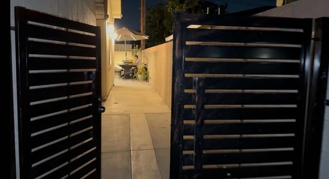 Building Photo - Beautiful Fully Furnished Home in Garden G...