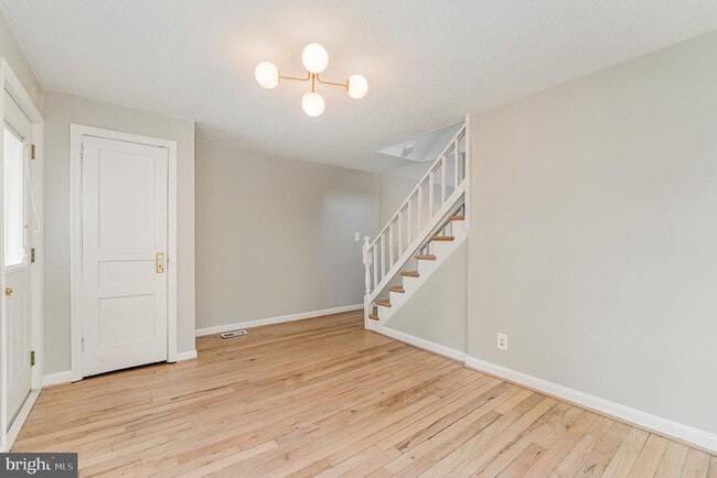 Photo - 3729 S Four Mile Run Dr