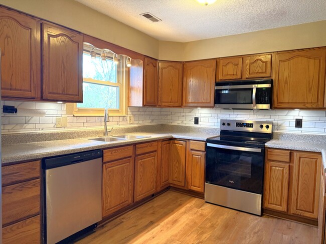 Photo - West Knoxville 37921 - Great Location! 3 bedroom 2.5 bath home w/bonus room - Call Adam Sharp (86...