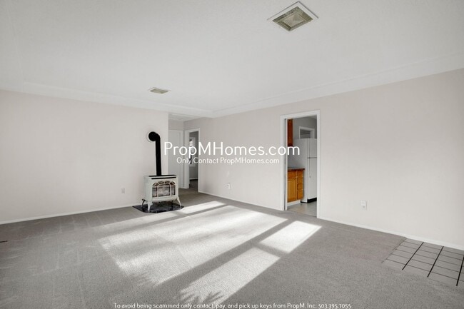 Photo - Cozy Two Bedroom Home in Willamette on a Massive Lot!