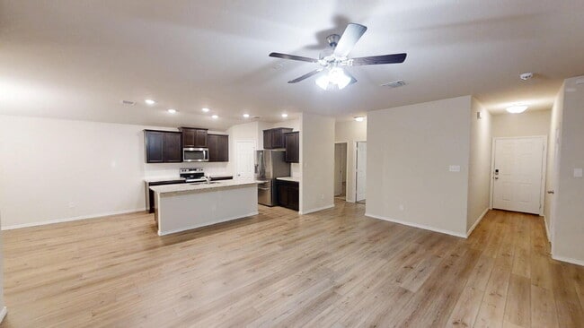 Photo - "Charming 3-Bedroom Home with Elegant Granite Touches in Copperas Cove!"