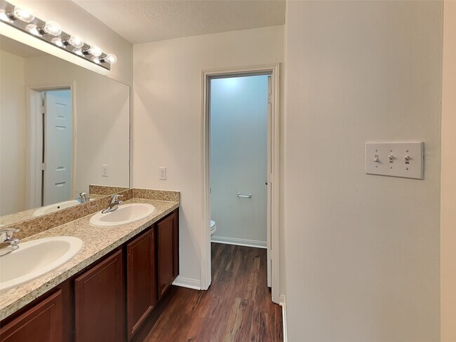 Photo - 3903 Hawthorn Glen Ct