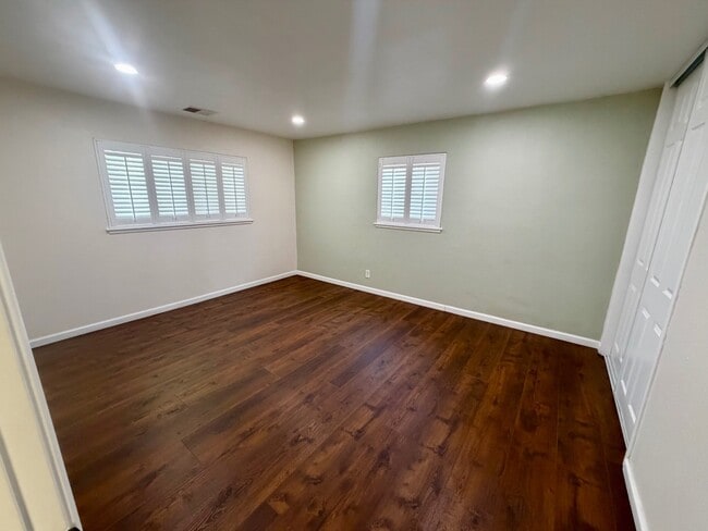 1304 Louis Dr