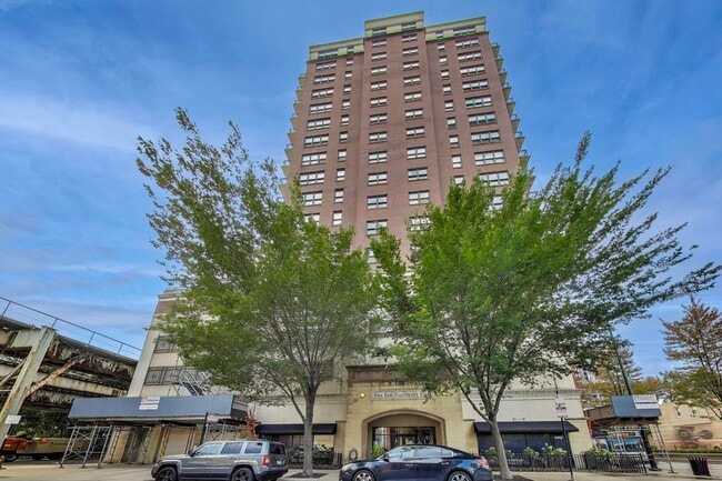 Building Photo - 5 E 14th Pl Unit 501