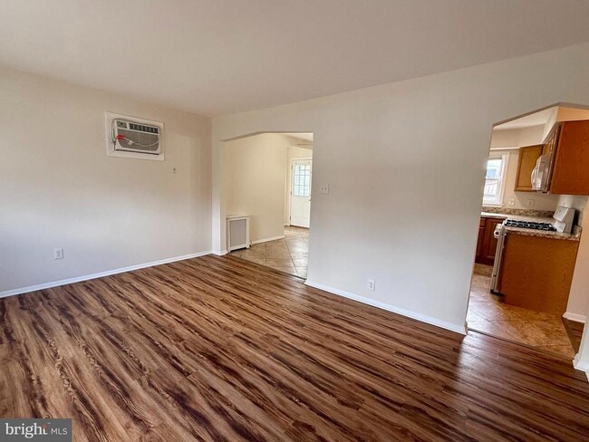 Photo - 1132 Howard Ave