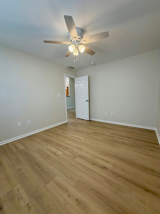 Photo - 1727 Chestnut Dr
