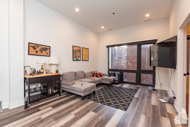 Photo - 2317 N Clark St Rental
