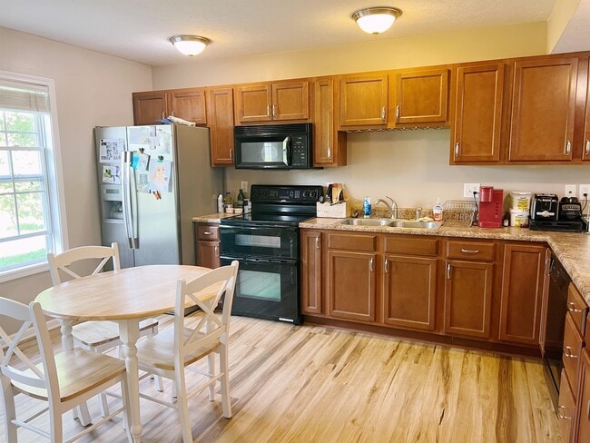 Photo - 1250 W Adams Hill Cir