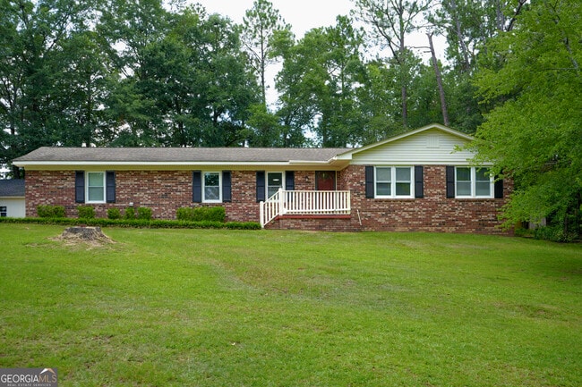 Building Photo - 307 Pinewood Dr