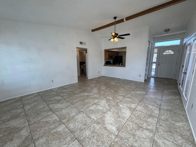 Photo - Bright & Spacious 2 Bedroom Condo with Vaulted Ceilings in Phoenix Unit 10