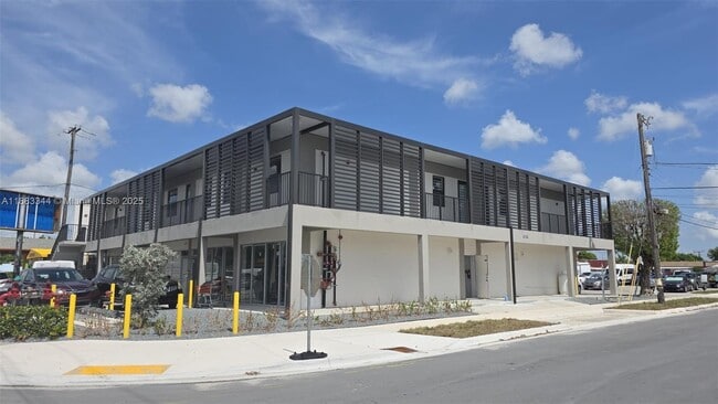 Building Photo - 4124 E 8th Ct Unit 3