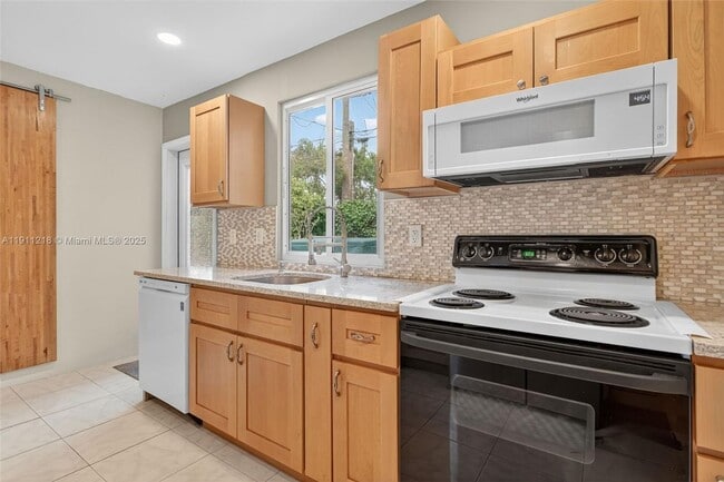 Building Photo - 4820 NE 1st Terrace