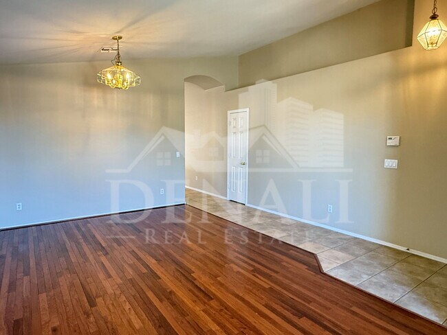 Photo - 923 E Monterey St