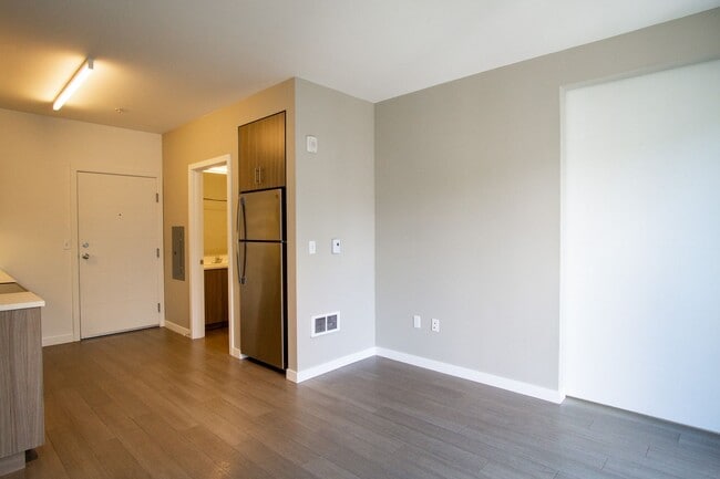 Photo - 2nd Floor Modern & Sleek 1Bdr w/Floor-to-C... Unidad 207