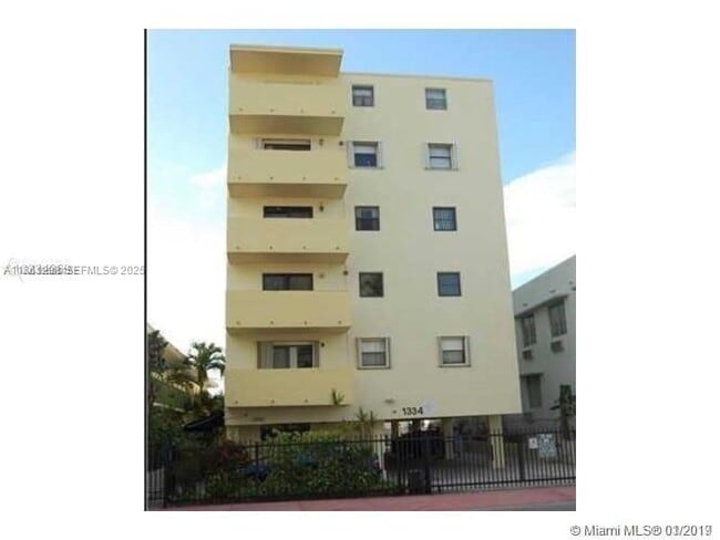 Building Photo - 1334 Collins Ave Unit 203