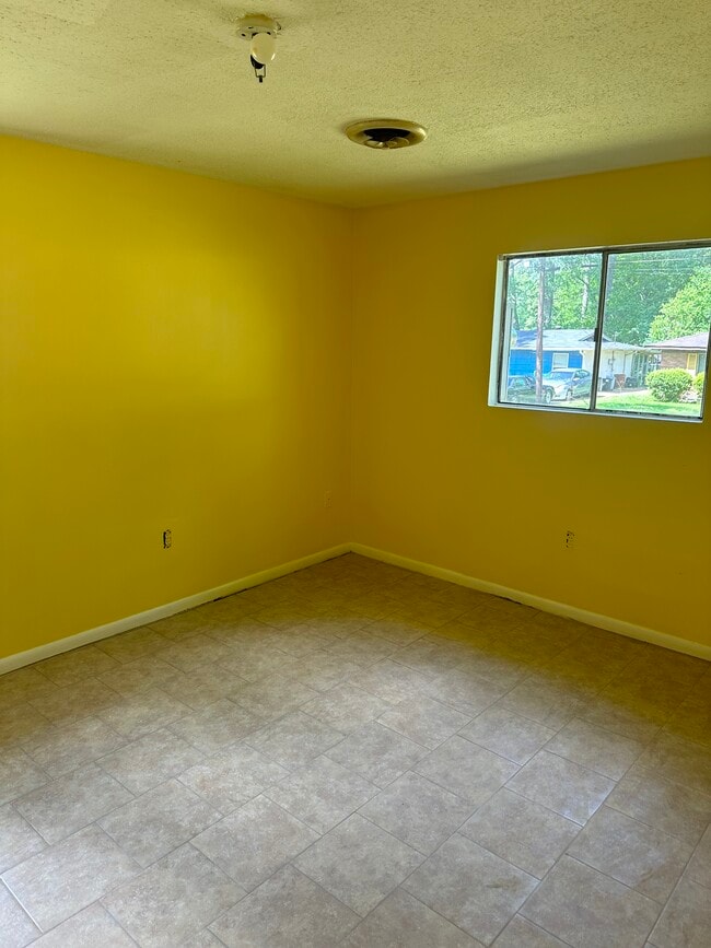 Photo - 2998 Kentwood Dr