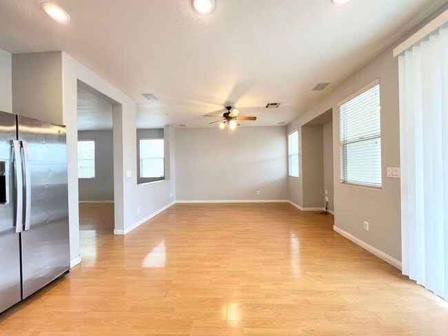 Photo - Nice 2 story house