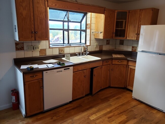 Photo - 128 Karlann Dr