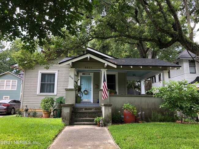 Photo - 2250 Myra St