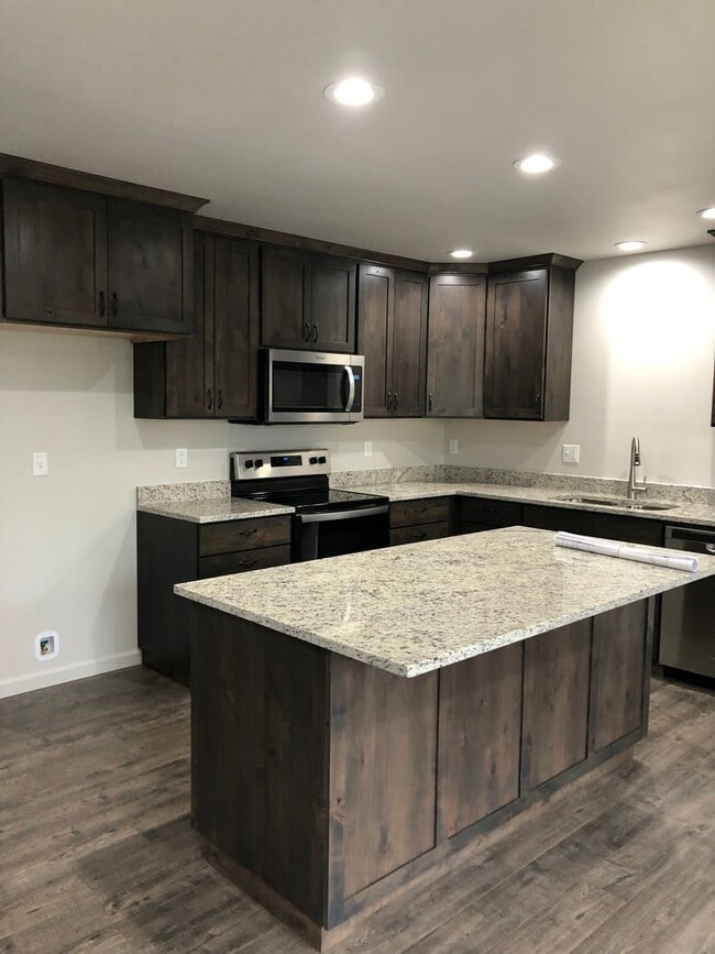 Photo - Brand new 3 bedroom house in Roseburg