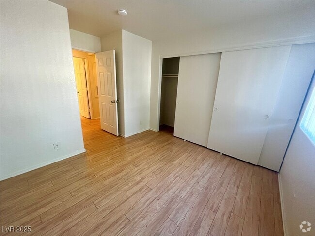Building Photo - 5042 S Rainbow Blvd Unit 106 Rental