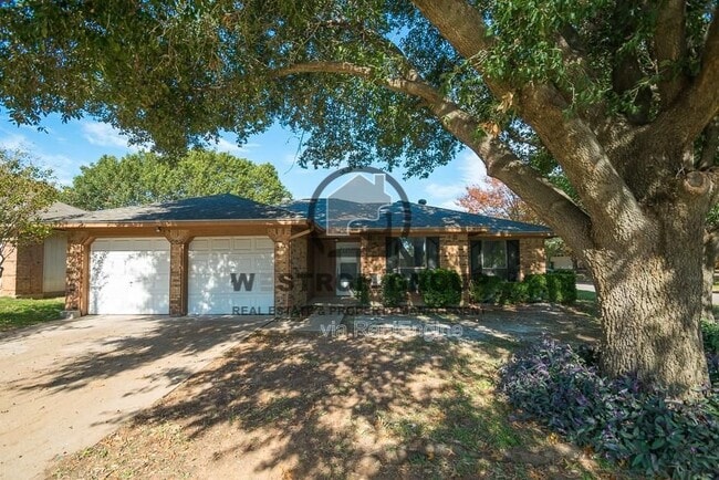 Building Photo - 3501 Wentworth Dr