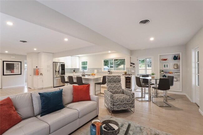 Photo - 2266 Clematis St