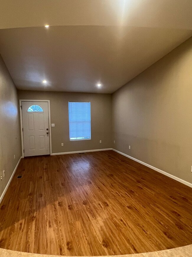 Photo - 3 Bedroom 2 bath duplex