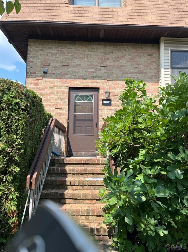 Photo - 3601 N Oaks Blvd