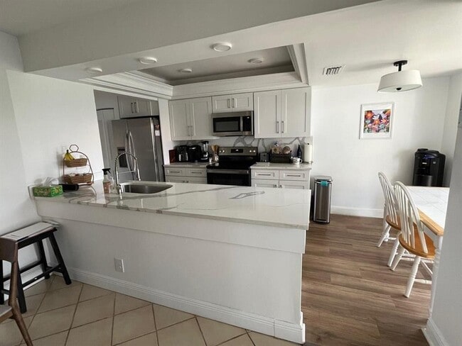 Photo - 3008 Lakeshore Dr
