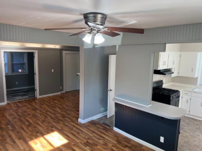 Photo - 624 7th Ave SE