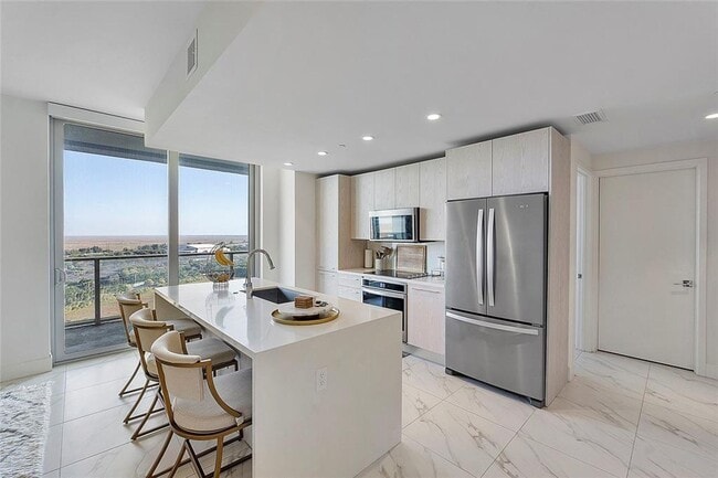 Photo - 2000 Metropica Wy House