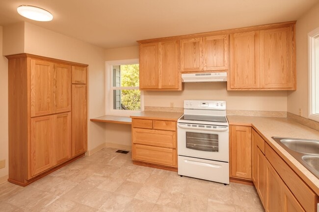 Photo - Spacious 7 Bedroom House! Sehome Neighborhood