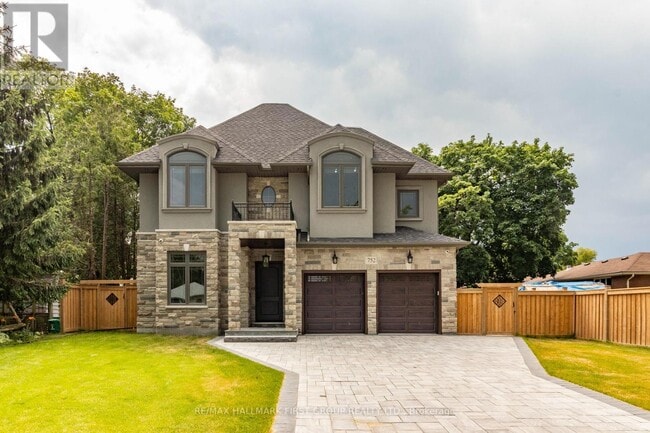 Photo - 752 Hillview Crescent