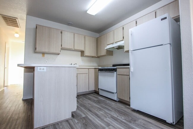 Photo - 8100 E Lakeshore Dr Unit Apt 01