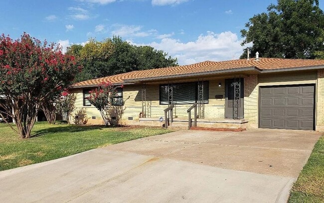 Building Photo - 3829 NW Ferris Ave