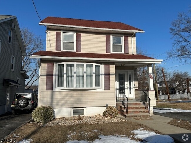 Building Photo - 1048 Falls Terrace Rental