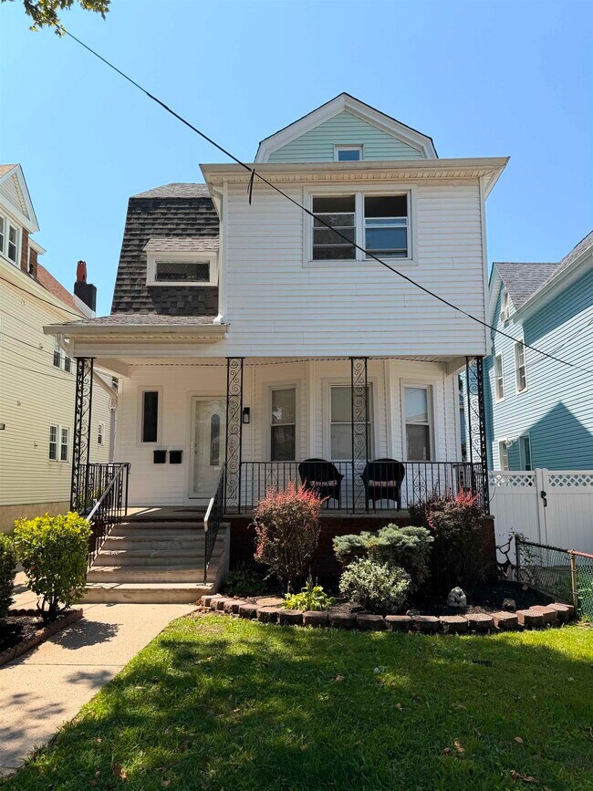 Building Photo - 22 E 39th St Unit 2nd floor