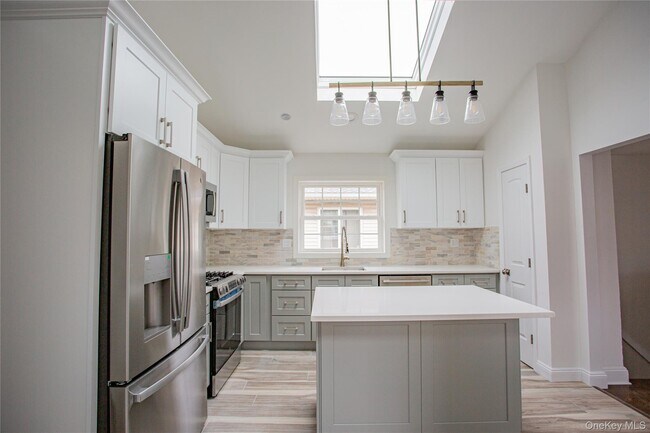 Photo - 451 E Pine St Unit upper