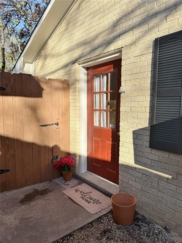 Building Photo - 210 University Ave Unit B