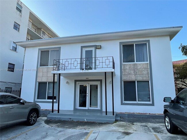 Building Photo - 1000 Biarritz Dr Unit 3 Rental
