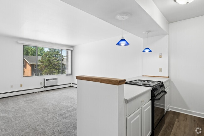 2 habitaciones, 1 baño - 700 pies cuadrados - Cocina - Lakeview Terrace Apartments