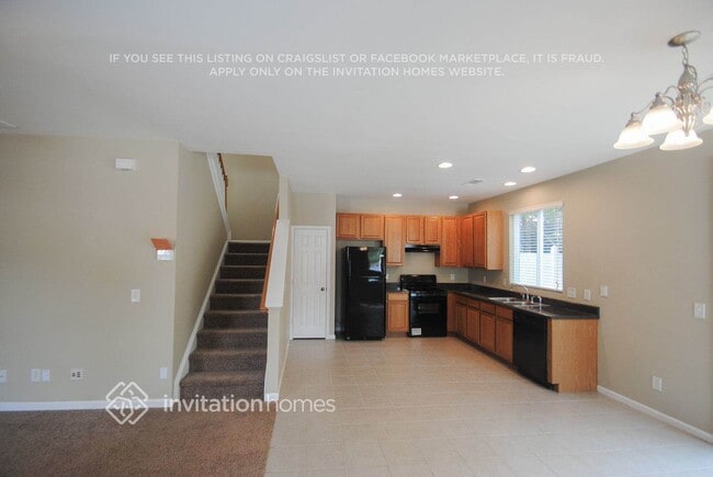 Photo - 415 Sureyya Dr