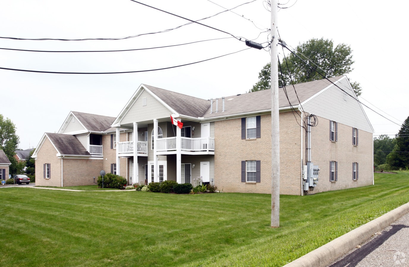 Willow Creek Apartments - Willow Creek Apartments