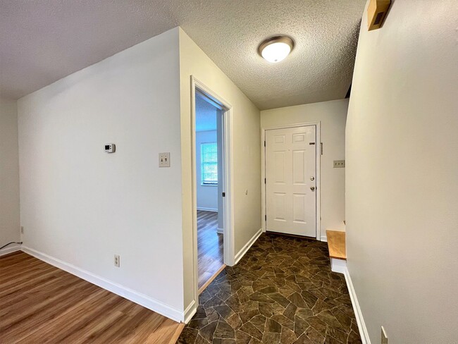 Photo - GREAT NORTHWEST LOCATION 2 BDRM / 2 BATH C...