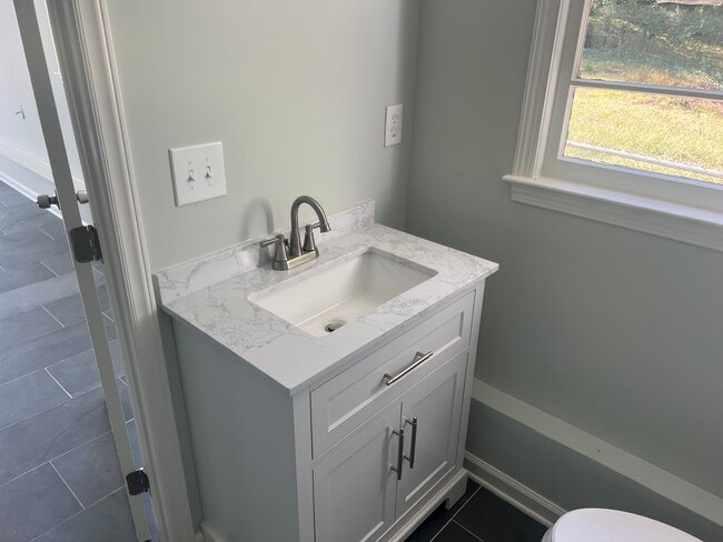 Photo - 12a Amherst Ave