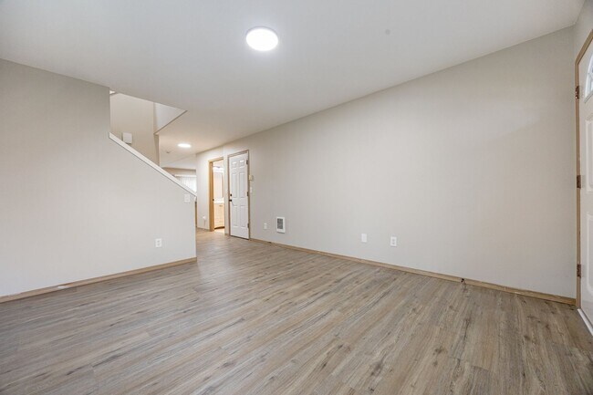 Photo - 4Bed/2.5 Bath available in SE Portland