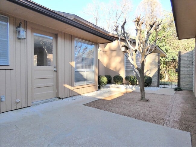 Photo - 604 Golfview Dr