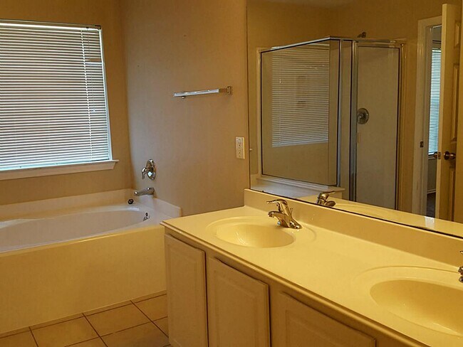 Photo - 111 Gallery Cove Ct