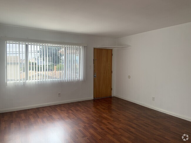 Living Room - 1707 Phelan Ln Unit C Rental